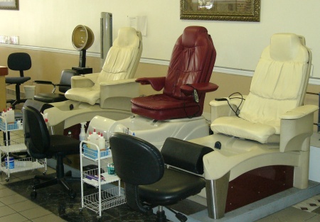 Hair & Nail Salon in Long Beach.........Very Affordable Price & Rent