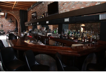 Large Restaurant w/Bar in Tourist Area of Sacramento - Two Kitchens Areas - Low Rent - Type 47 Hard Liquor