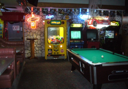 Popular Neighborhood Sports Bar For Sale
